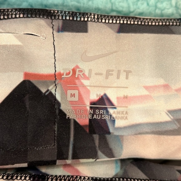 🔥NWOT Nike Abstract Pattern Leggings🔥 - Picture 8 of 9